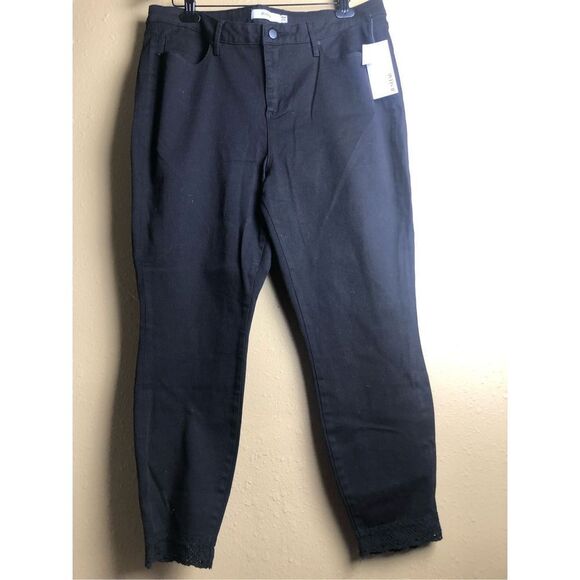 New JustFab Women's Denim Pants and Jeans NIGHT - Night Scout Lace-Hem Crop Skin - Picture 1 of 11